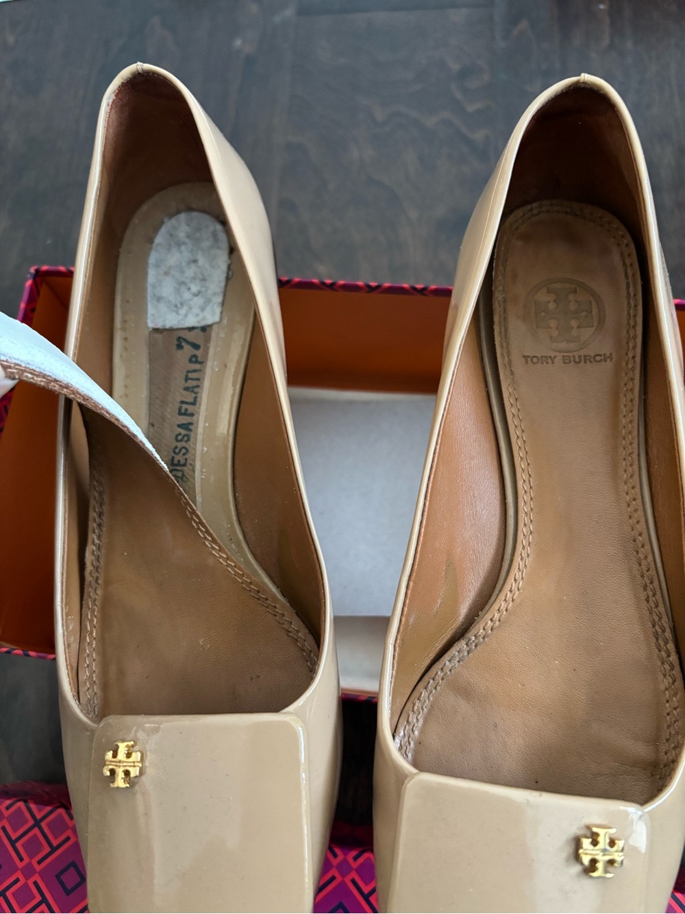 Tory Burch Beige Patent Leather Square-Toe Ballet Flats with Logo - Picture 6 of 9